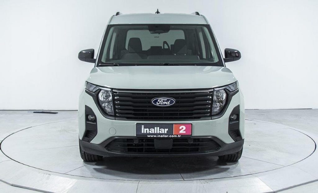 Ford Tourneo Courier Titanium - Fotoğraf 1