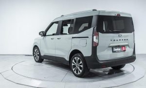 Ford Tourneo Courier Titanium - Fotoğraf 8